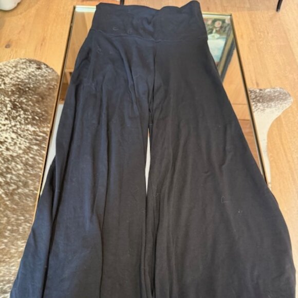NWOT Fresh Laundry Black Wide Leg Stretchy Pants with Foldover Waist - Size M - Picture 1 of 3